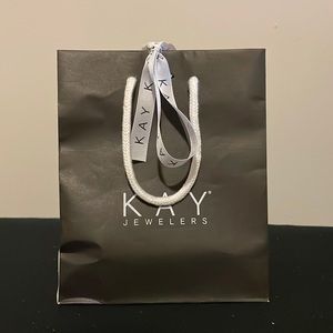 Necklace was never worn, it was given to me by an ex and is no longer wanted.